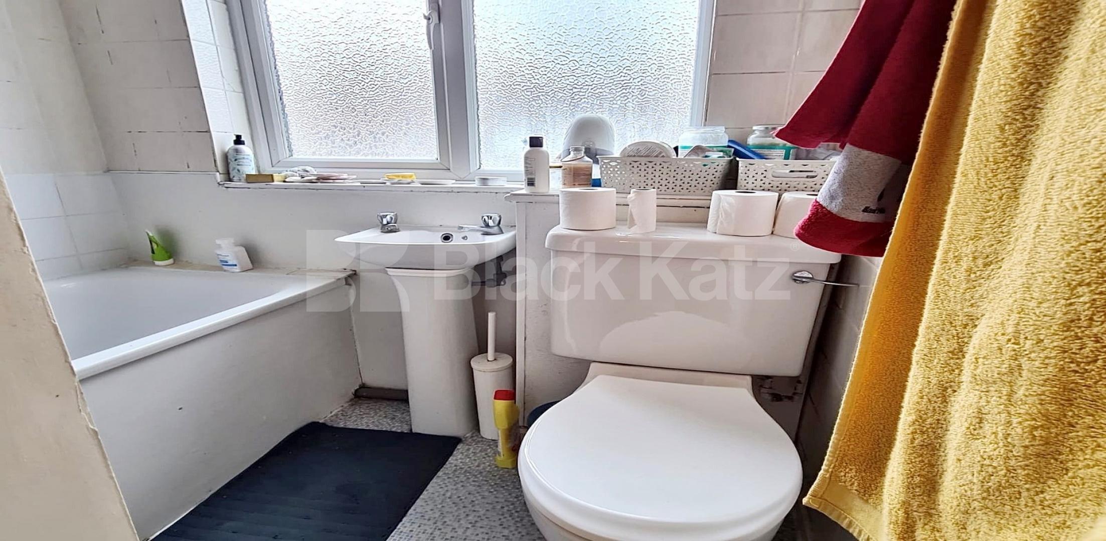 			VIRTUAL TOUR AVAILABLE!, 3 Bedroom, 1 bath, 1 reception House			 Mitford Road N19, HOLLOWAY / FINSBURY PARK